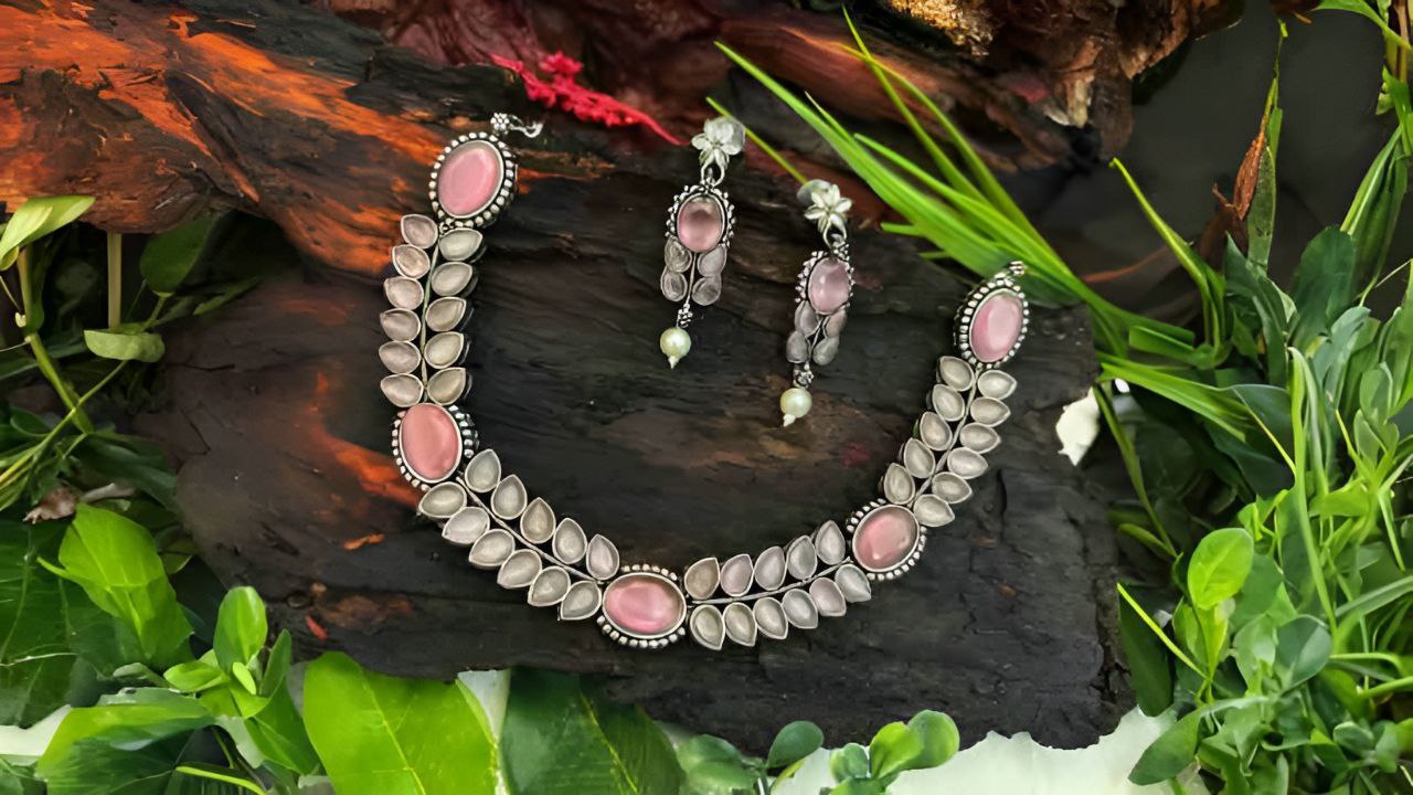 German Silver Necklace की यूनिक डिजाईन करवा चौथ को बना देगी स्पेशल