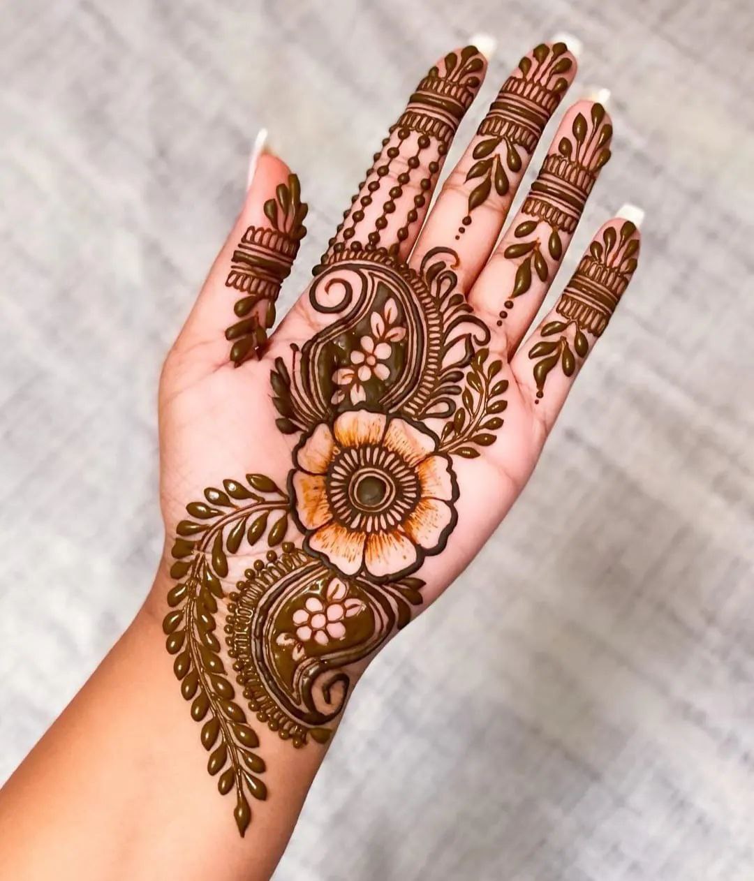 These 4 fancy designs of mehndi are trending a lot, save them now for the upcoming special occasions