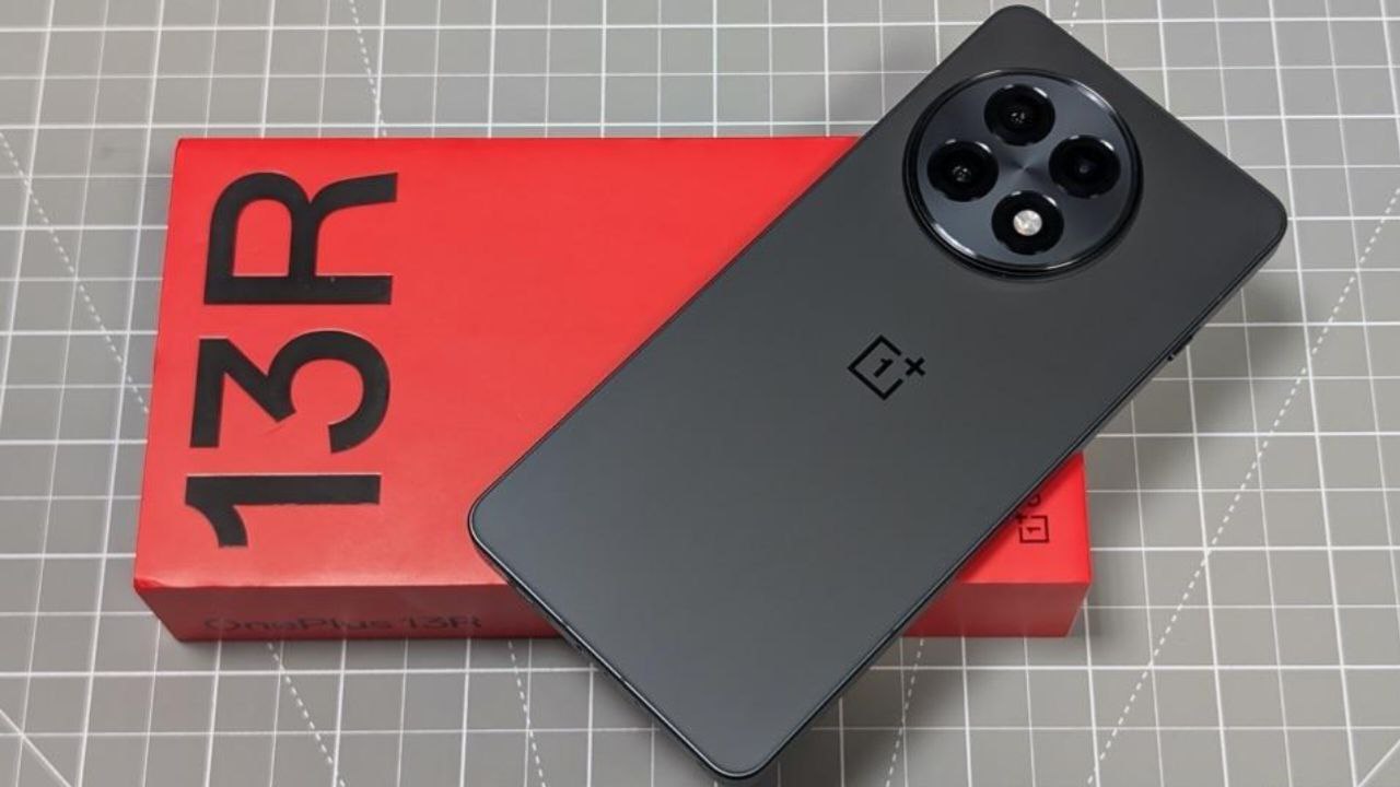 OnePlus 13R: एक दमदार स्मार्टफोन जो परफॉर्मेंस और स्टाइल का परफेक्ट कॉम्बिनेशन है