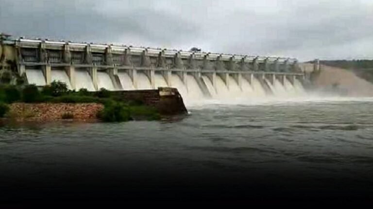Bansagar Scam : पत्नी की नौकरी करता था पति,विभाग को लगा दिया 55 लाख का चूना