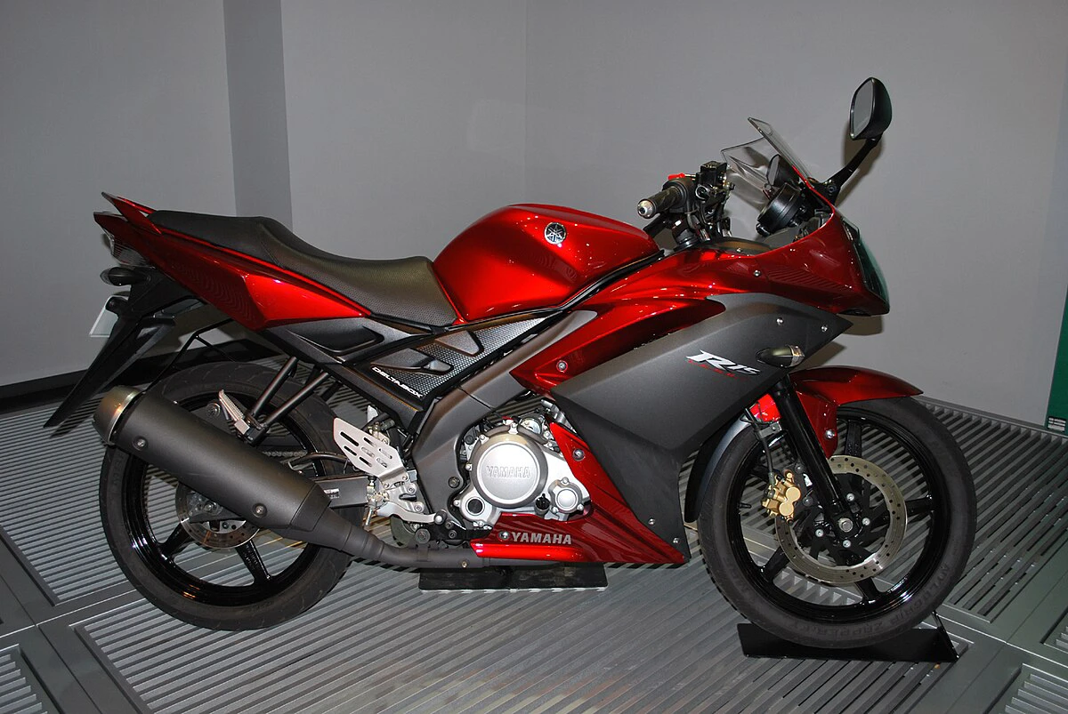 Yamaha YZF R15 स्पोर्ट्स बाइक घर लाए मात्र 24,999 रुपए की डाउन पेमेंट पर एक्सपेंसिव लुक और दमदार माइलेज के साथ