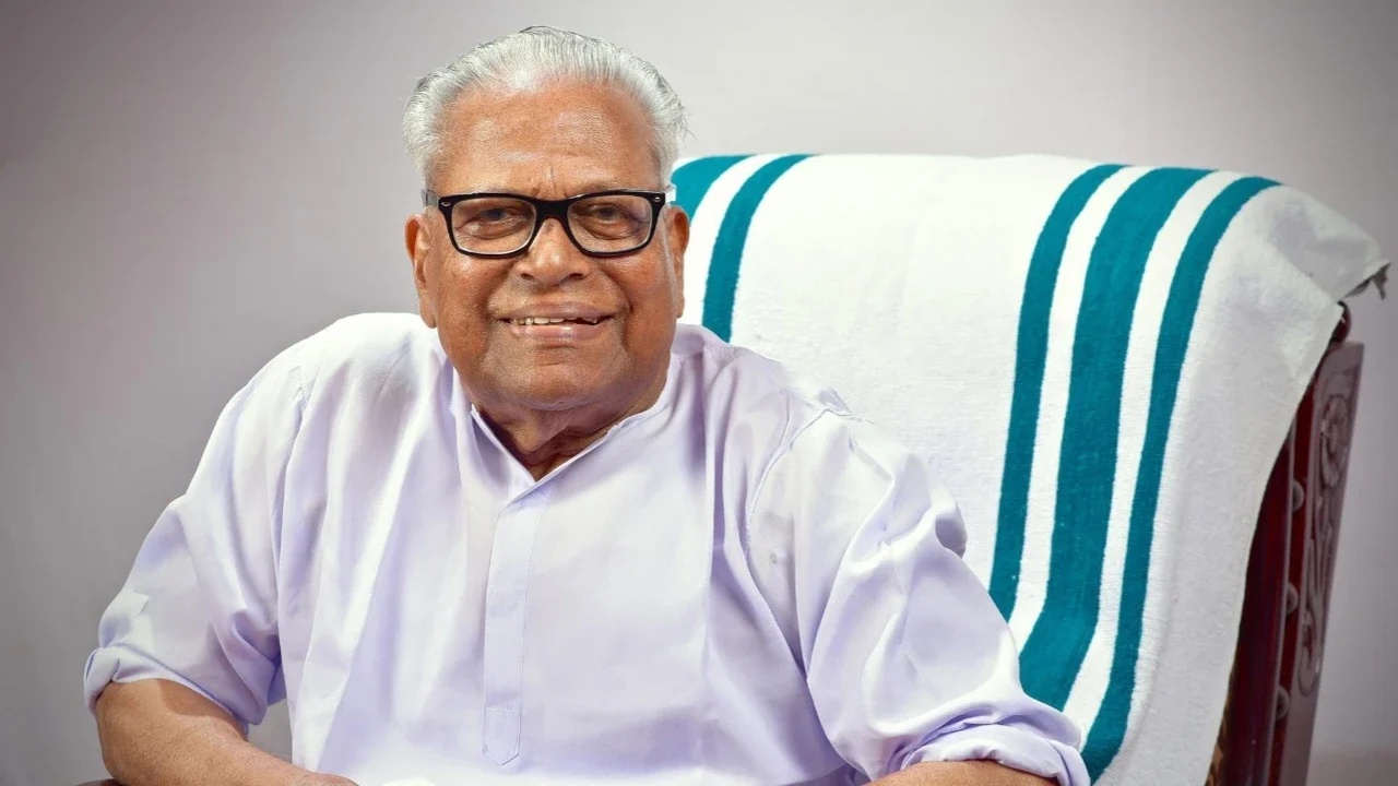 VS Achuthanandan: केरल के पूर्व मुख्यमंत्री वी.एस. अच्युतानंदन का निधन, 101 वर्ष की आयु में ली अंतिम सांस